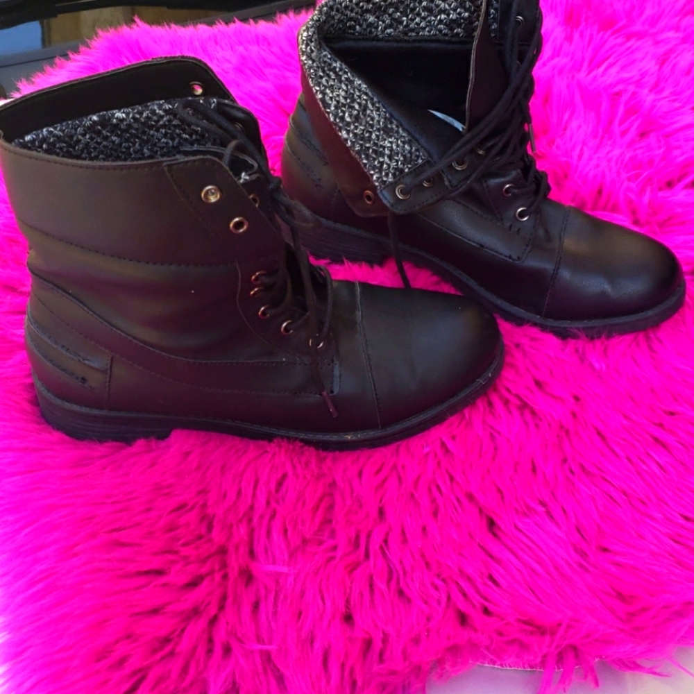 Combat boots